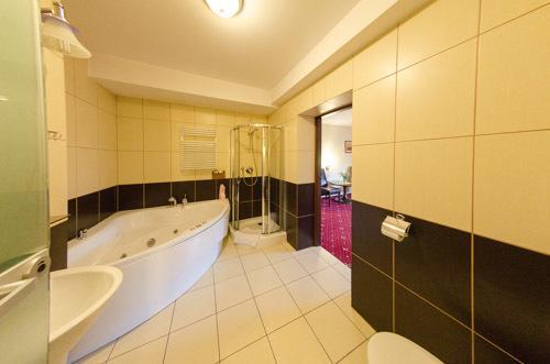 Amadeus Hotel Zielona Gora Extérieur photo