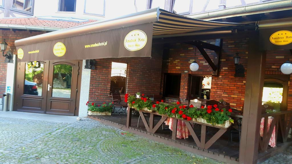 Amadeus Hotel Zielona Gora Extérieur photo