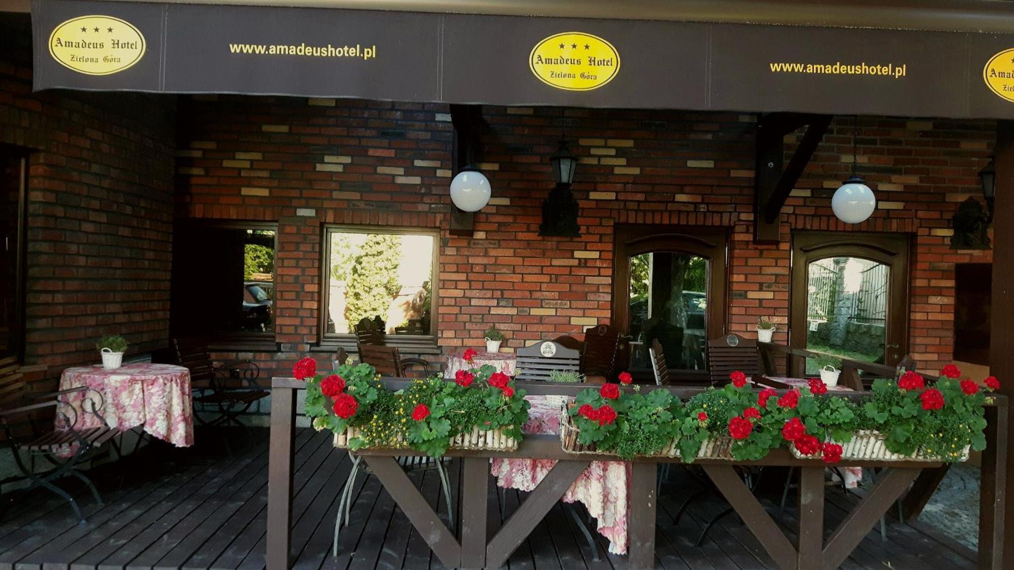 Amadeus Hotel Zielona Gora Extérieur photo